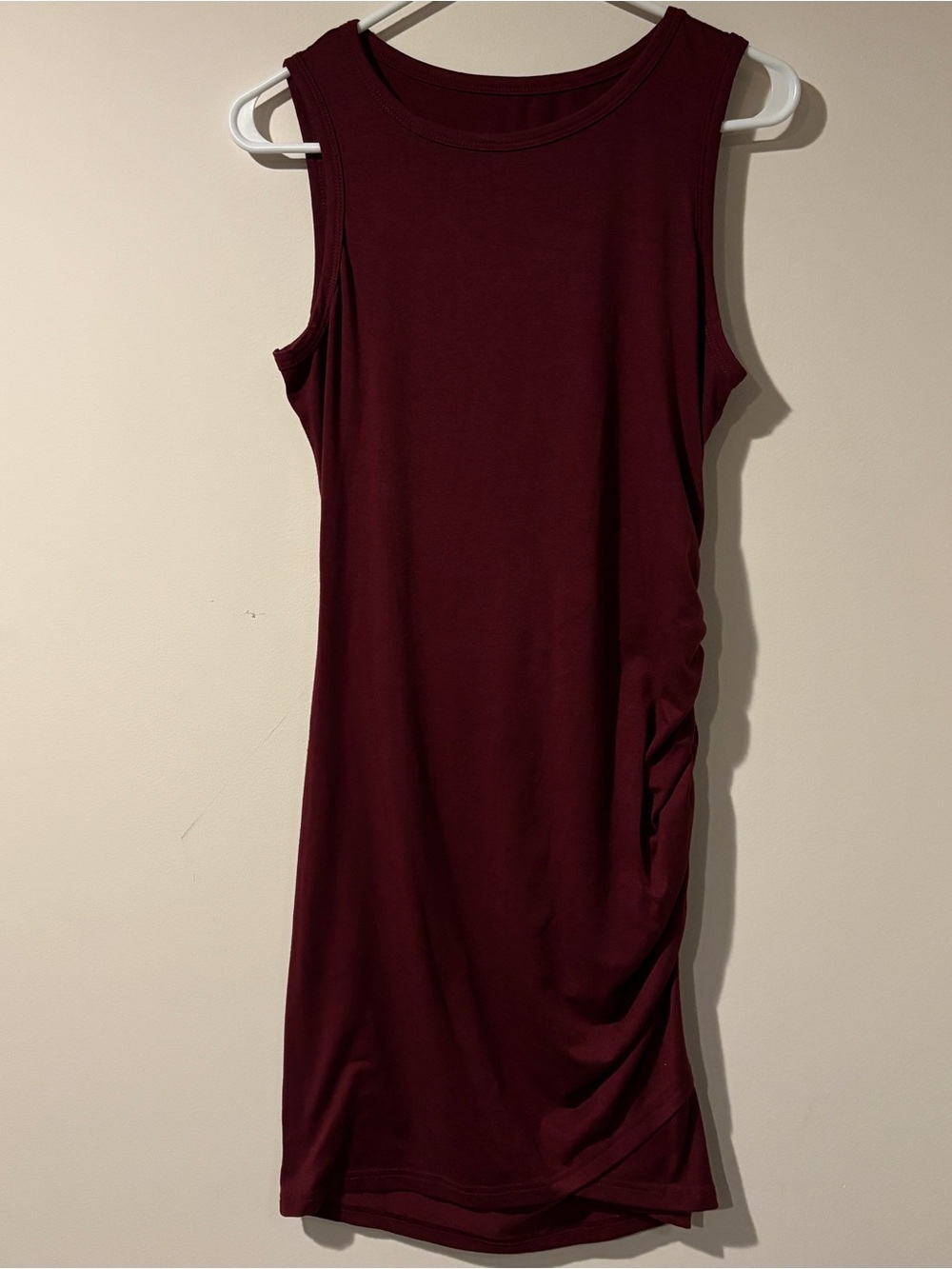 SHEIN Burgundy bodycon dress with ruched detail. Size: L